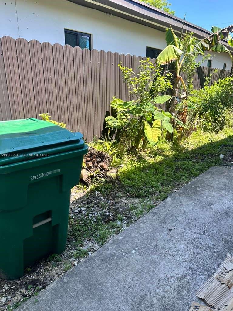 KADELL ESTS - Residential Lease