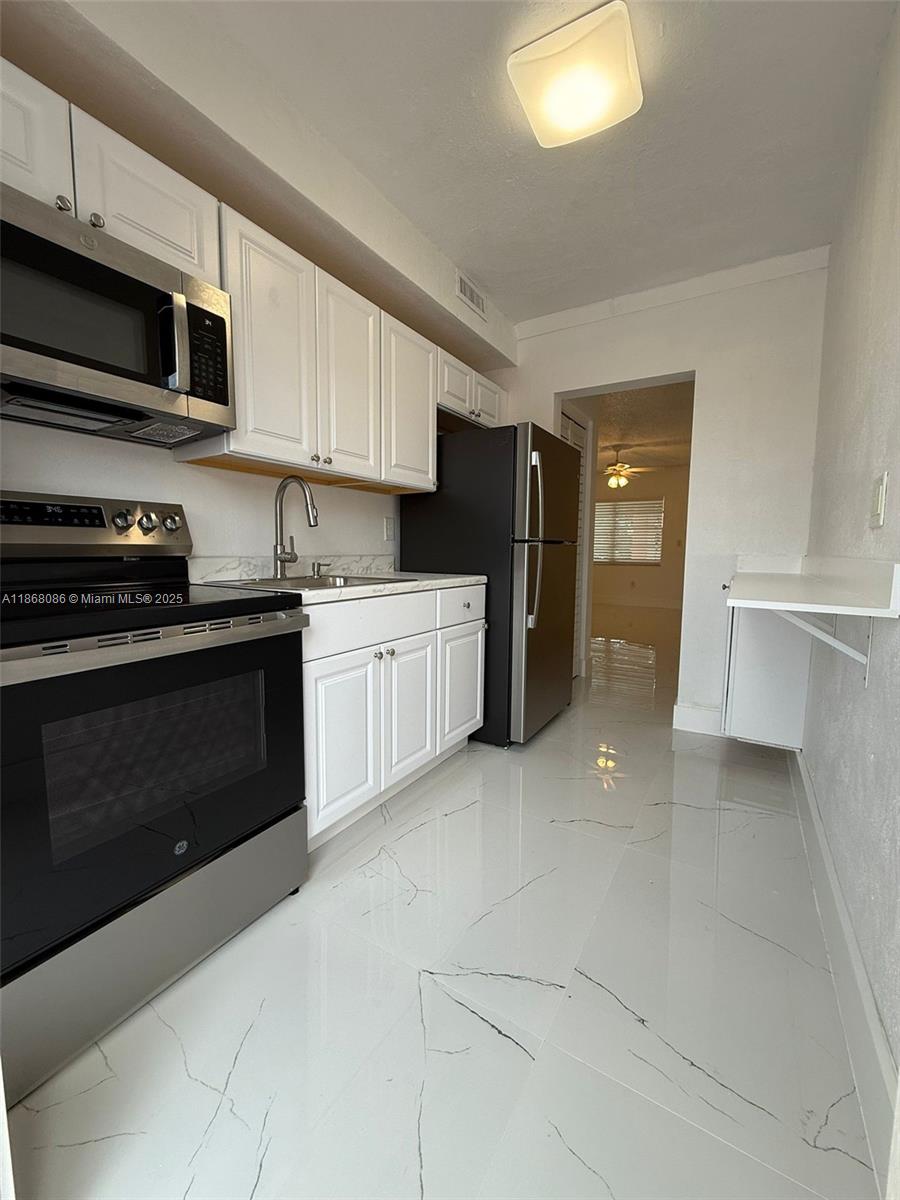 Beautifully remodeled 2-bedroom, 1-bath apartment featuring modern finishes and a bright, open layout. Conveniently located near shopping, dining, schools, and major highways. Enjoy a welcoming community with everything you need just minutes away. Move-in ready.