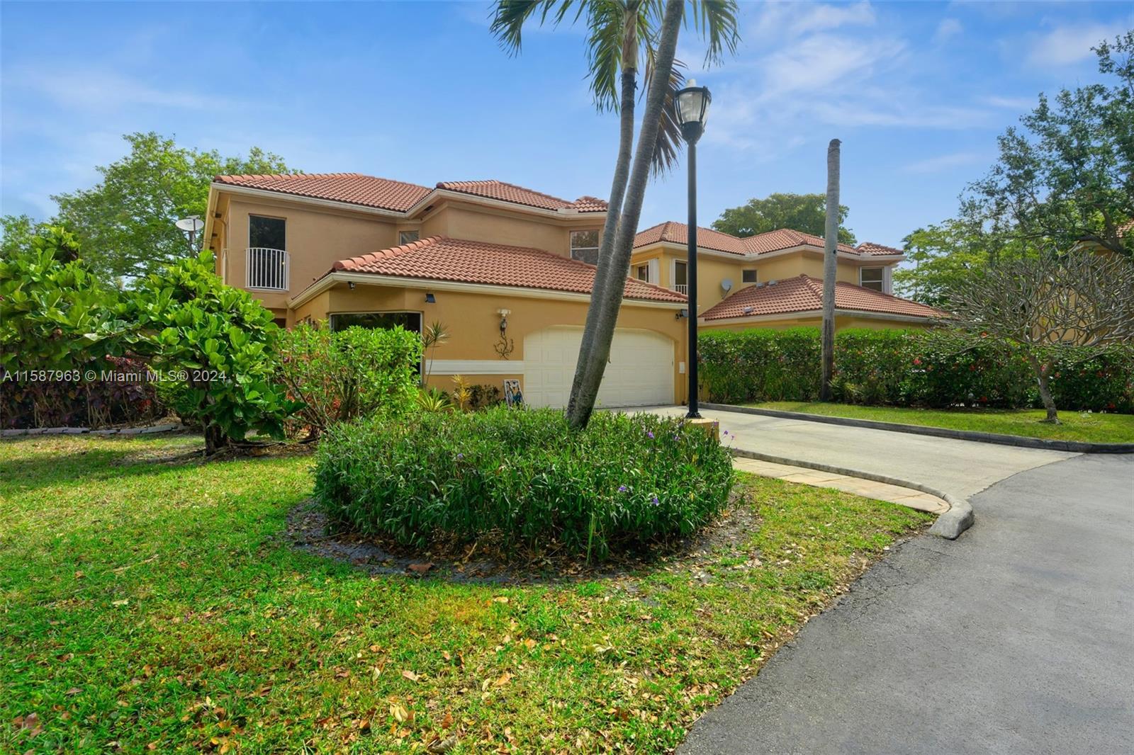 11235 Lakeview Dr