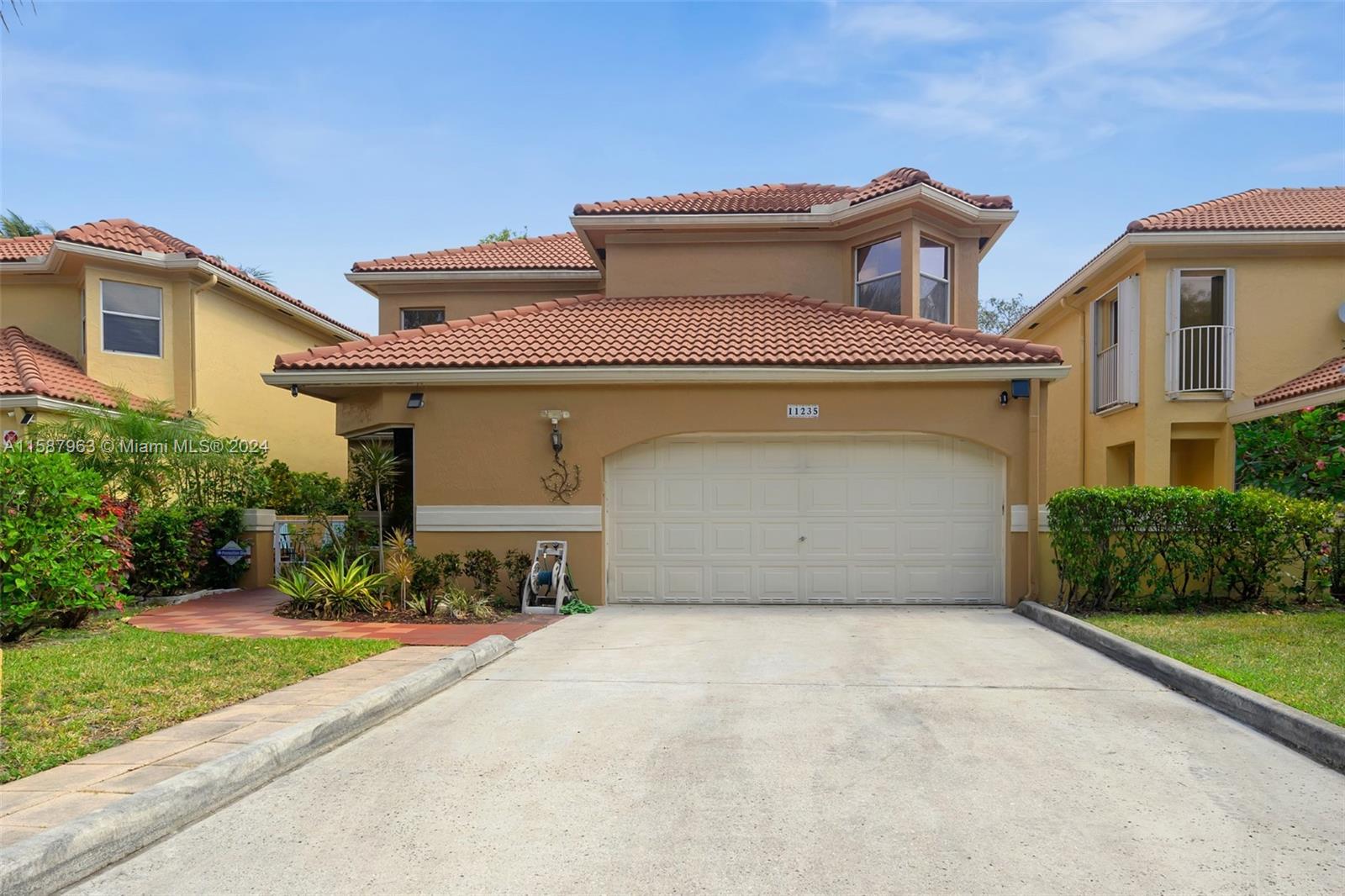 11235 Lakeview Dr