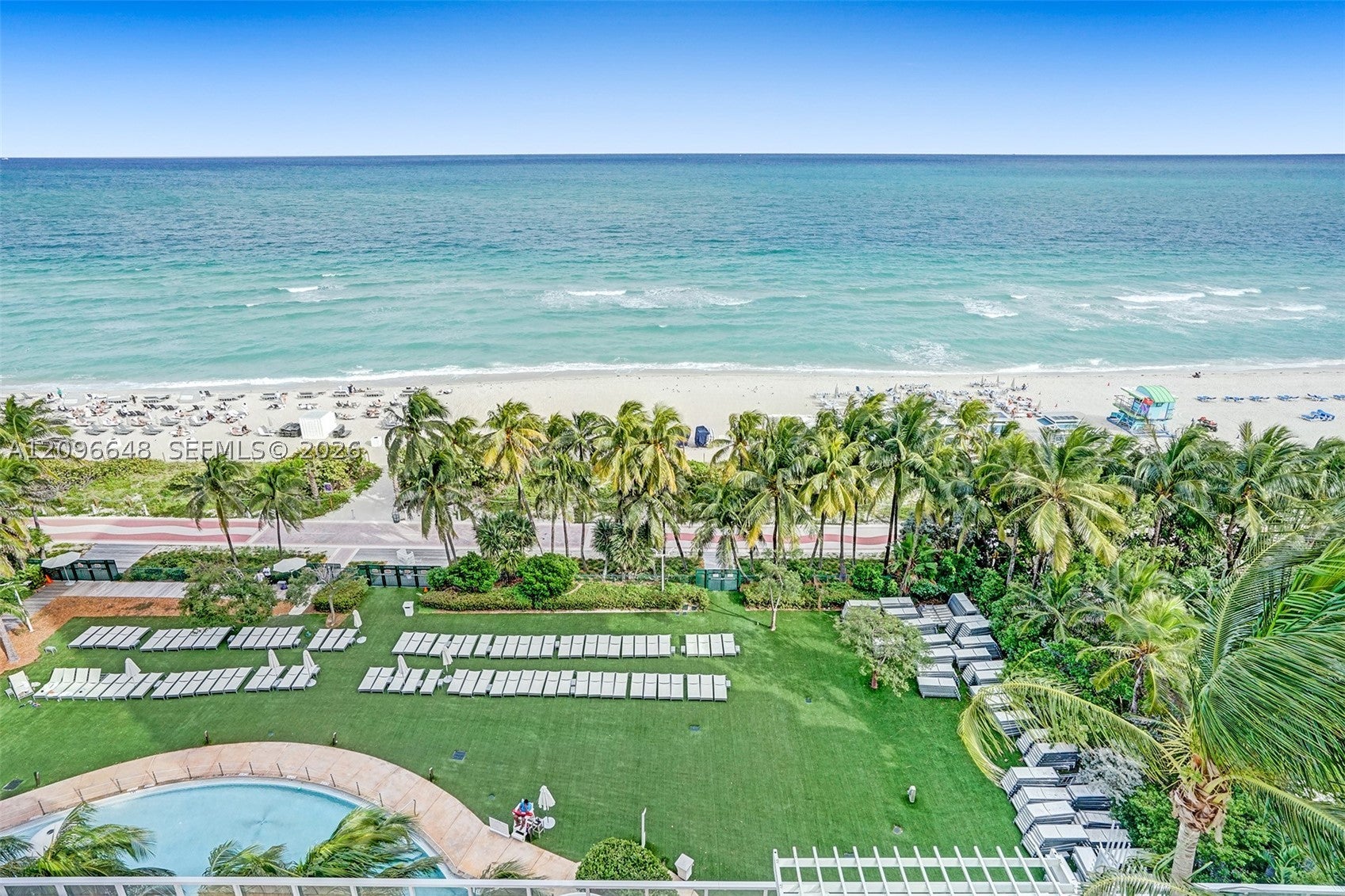 4391 Collins Ave 913/914