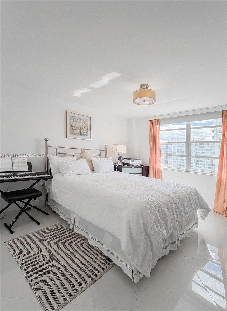 COMMODORE PLAZA CONDO - Residential Lease