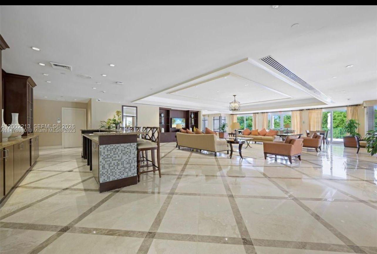 20000 E Country Club Dr 906