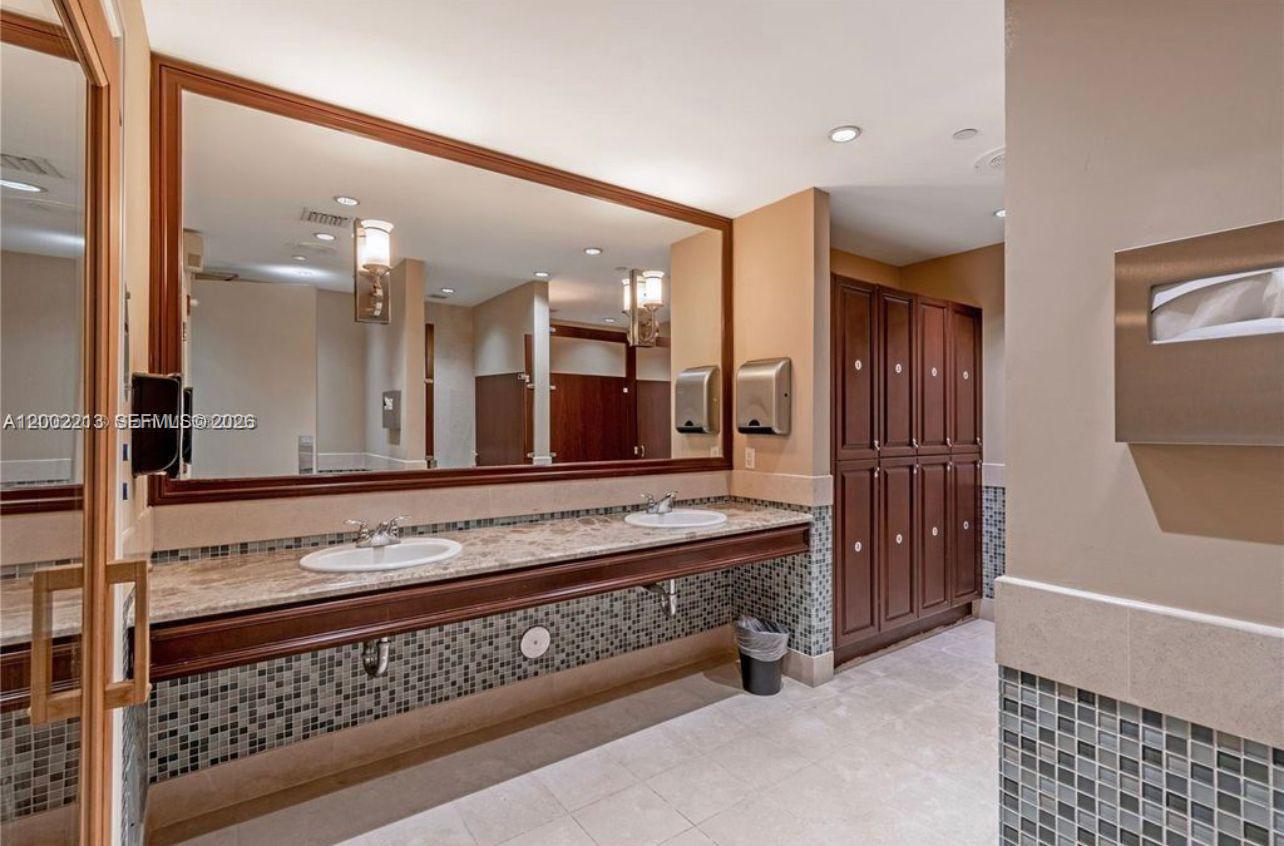 TURNBERRY VLG NO TOWER CO - Residential