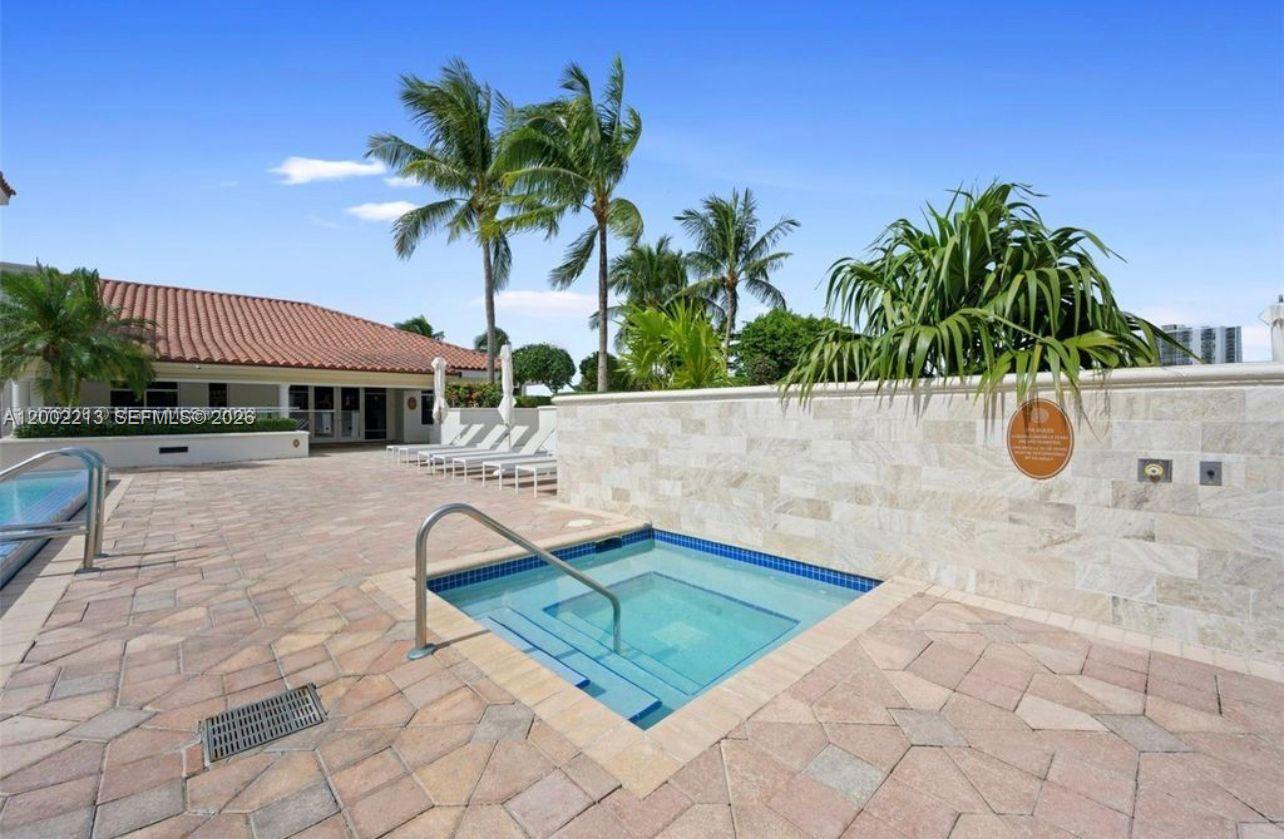 TURNBERRY VLG NO TOWER CO - Residential