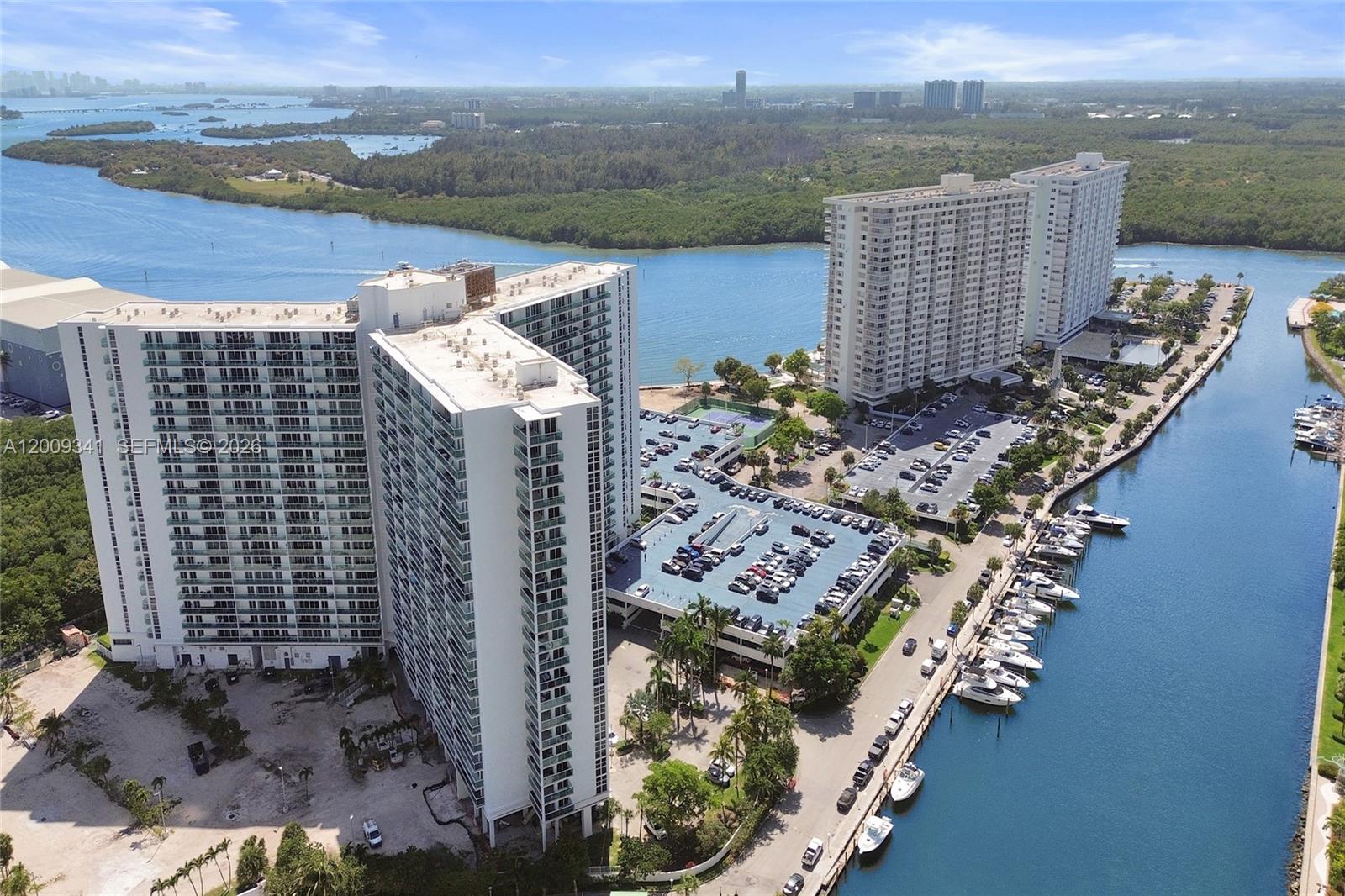 300 Bayview Dr 915