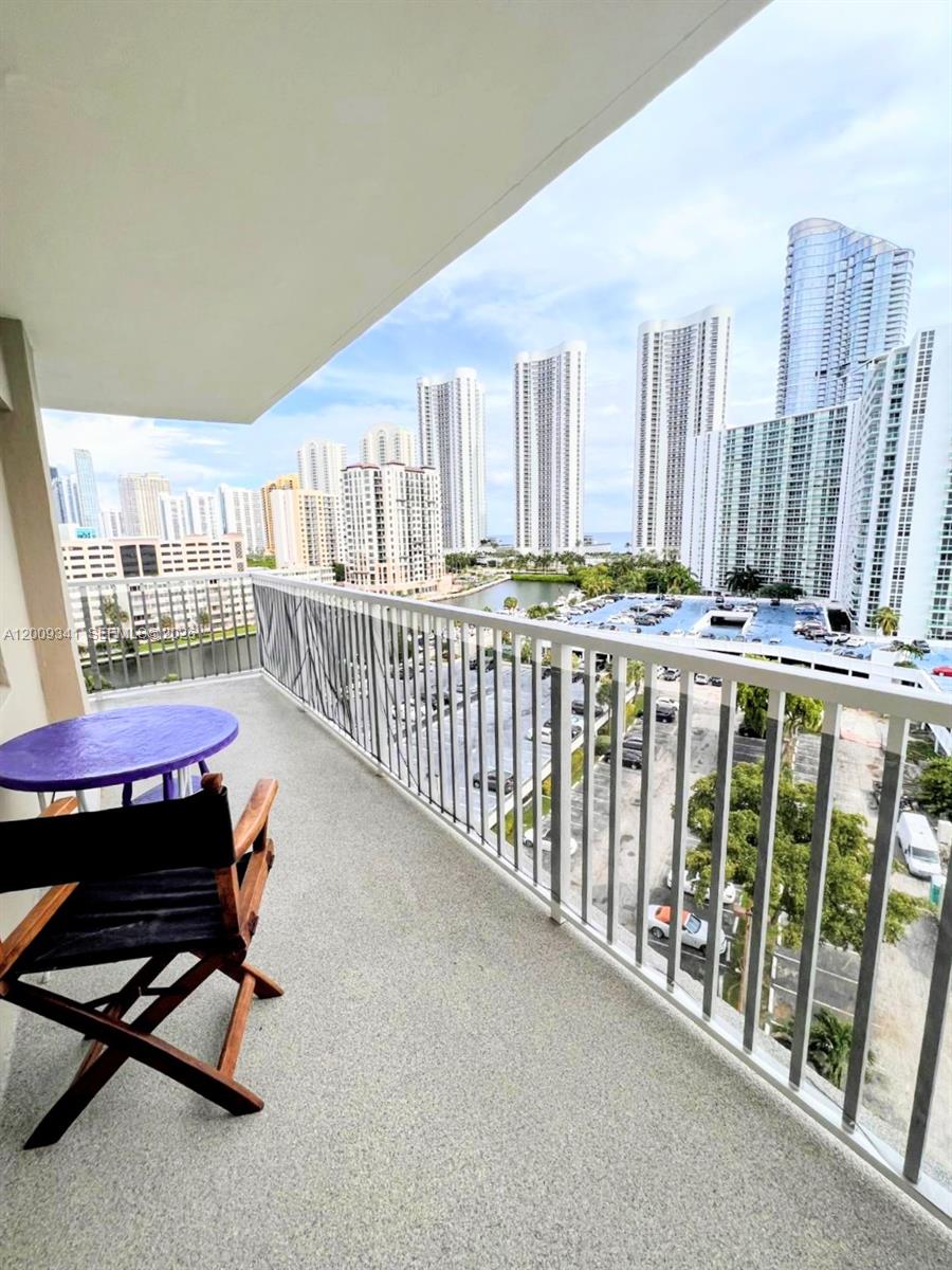 ARLEN HOUSE CONDO - Residential