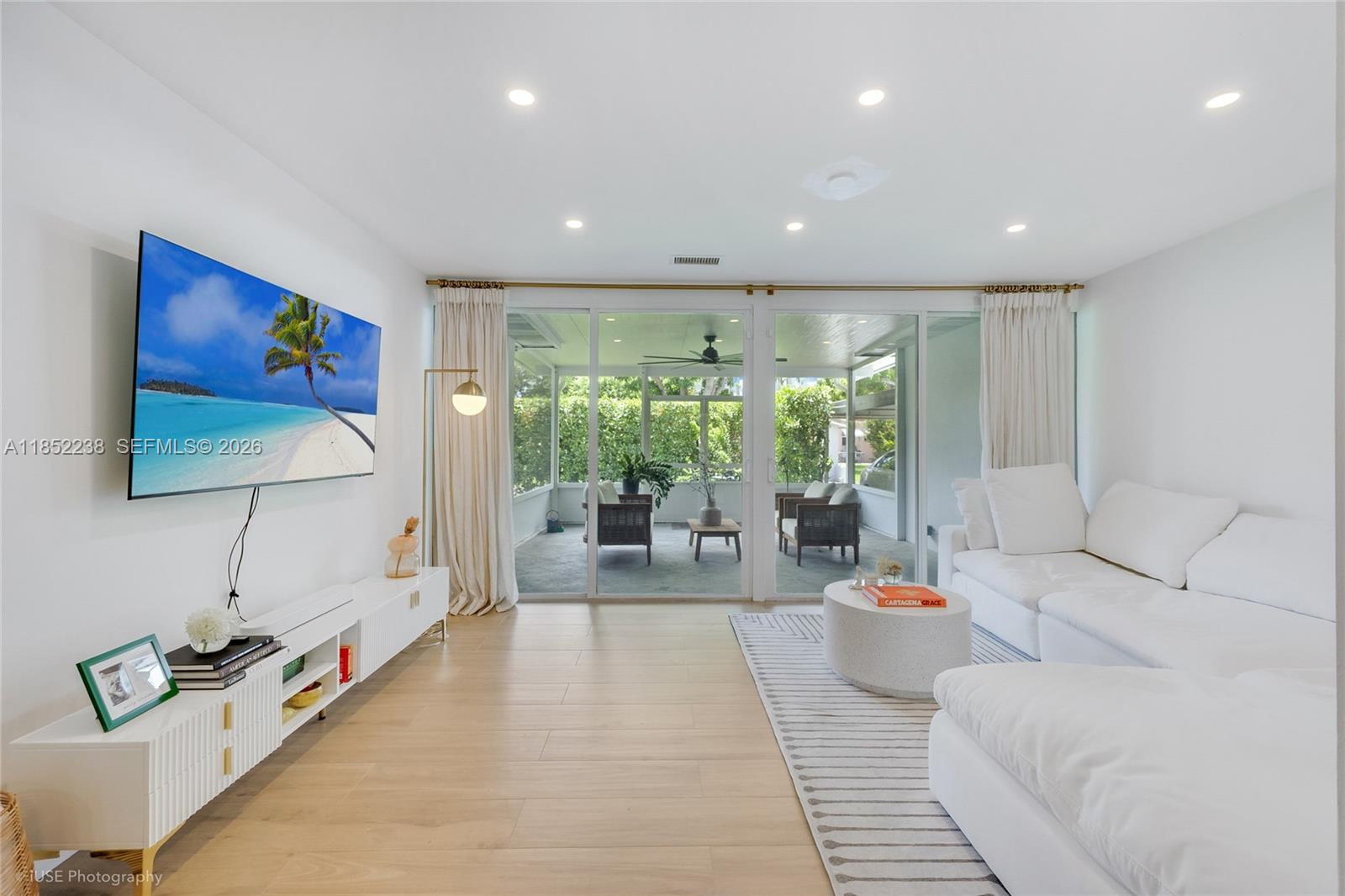 HOLLYWOOD LAKES SECTION - Residential