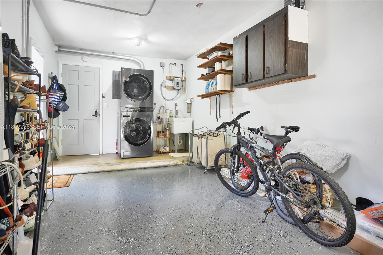 HOLLYWOOD LAKES SECTION - Residential