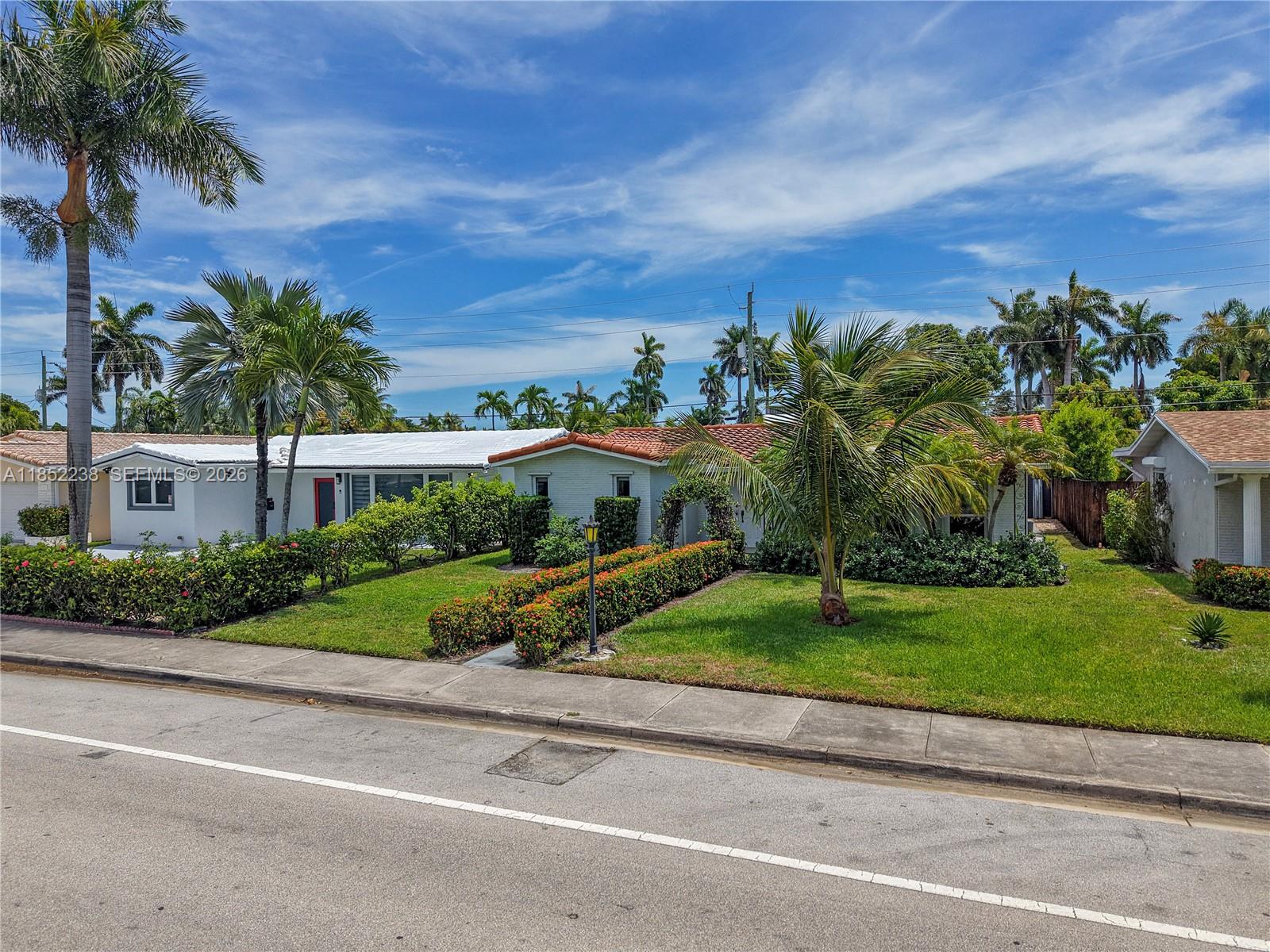 HOLLYWOOD LAKES SECTION - Residential