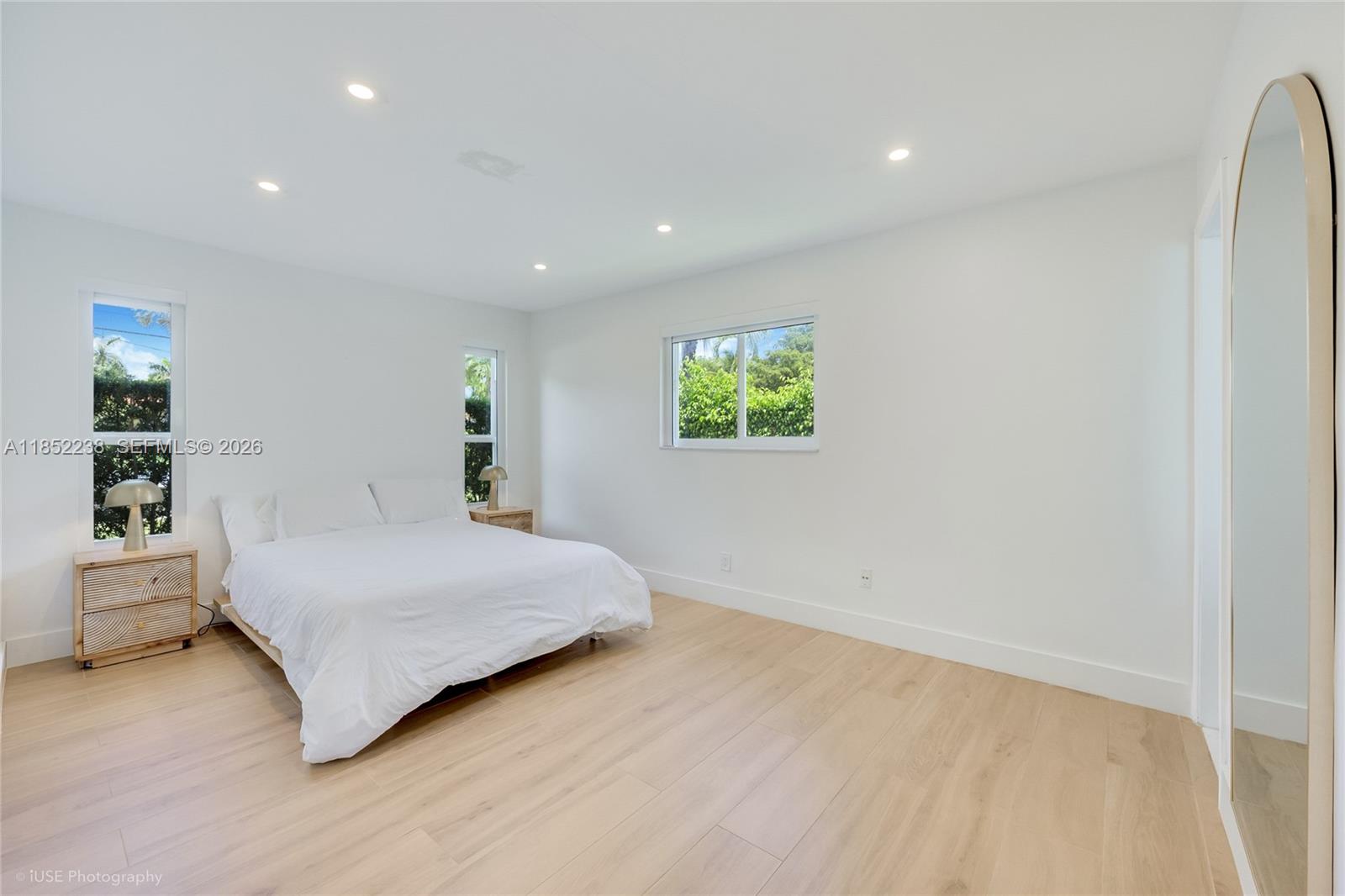 HOLLYWOOD LAKES SECTION - Residential