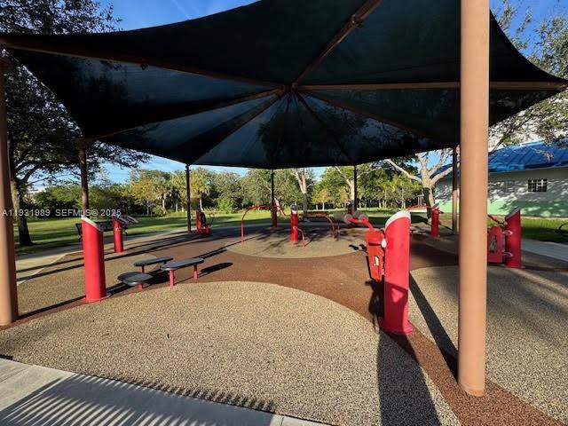 NO 9 PALM-AIRE COUNTRY CL - Residential