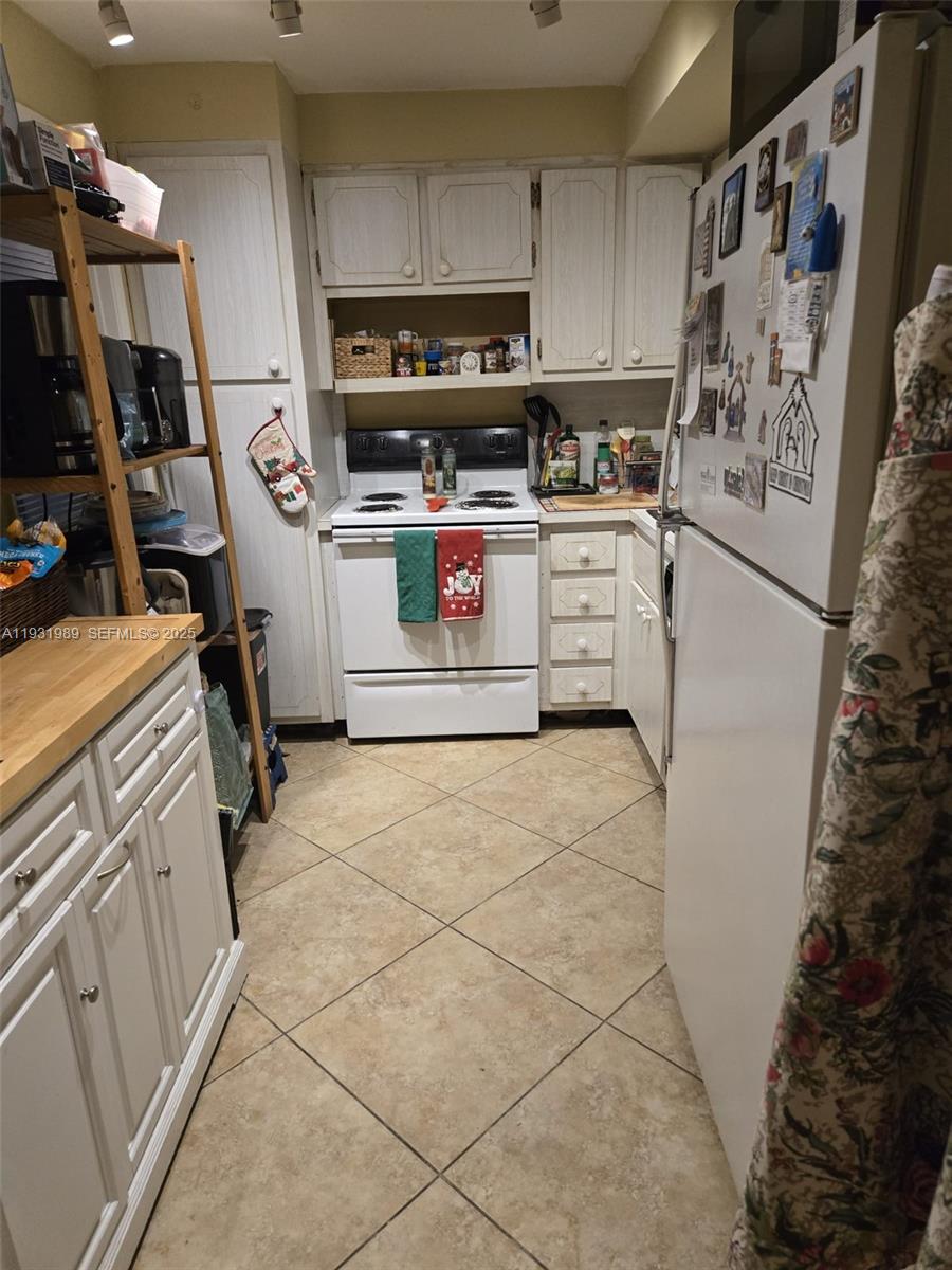 NO 9 PALM-AIRE COUNTRY CL - Residential