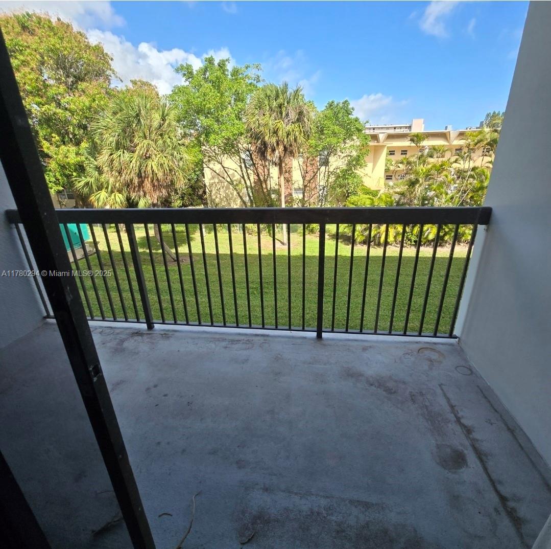 HALLANDALE GARDENS CONDO - Residential