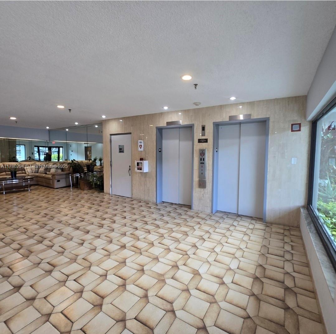 HALLANDALE GARDENS CONDO - Residential
