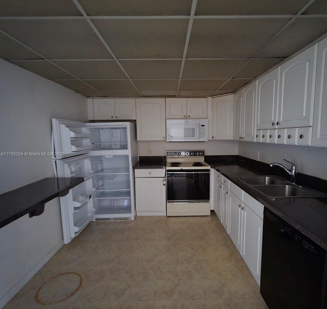 HALLANDALE GARDENS CONDO - Residential