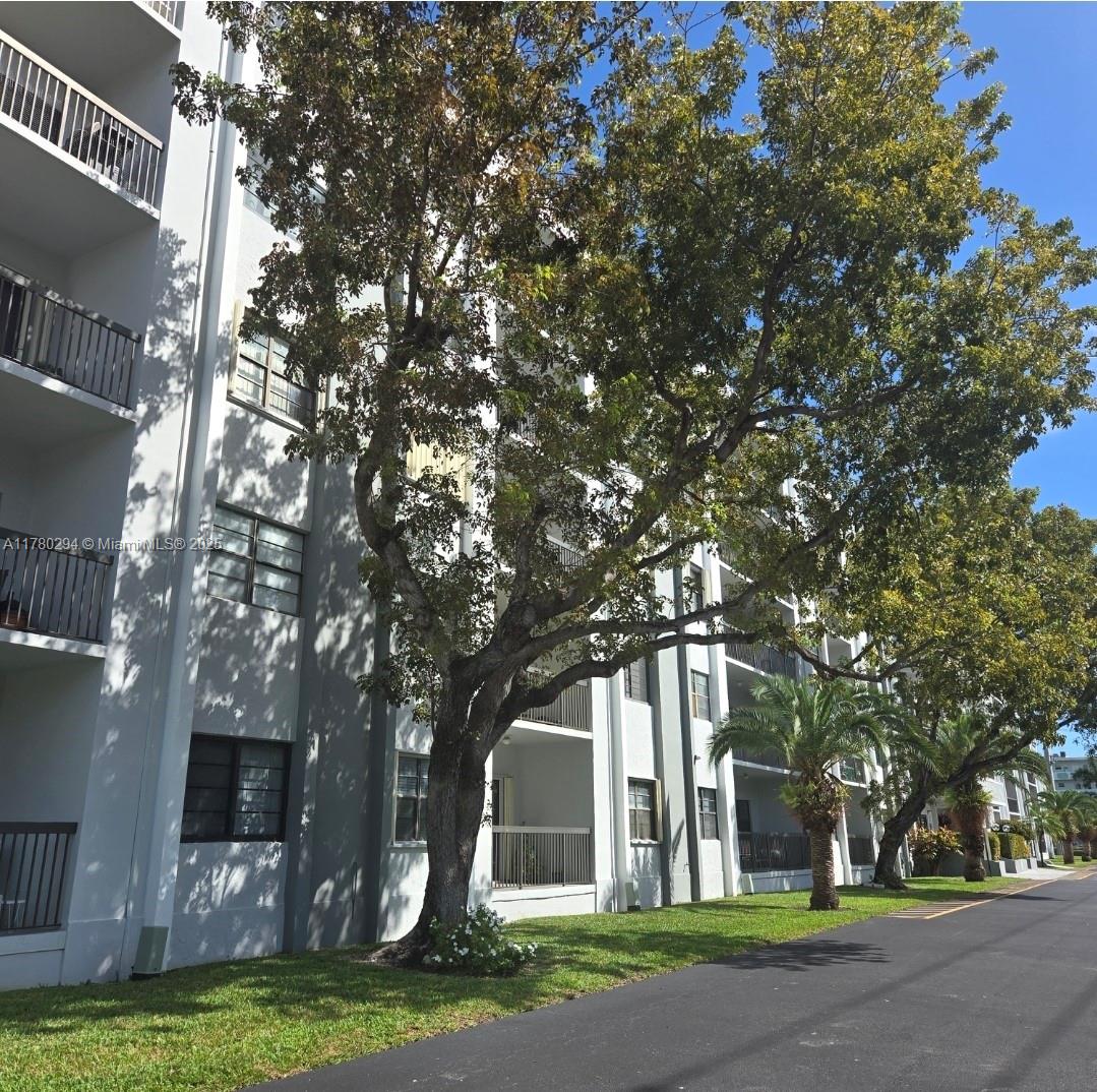 HALLANDALE GARDENS CONDO - Residential