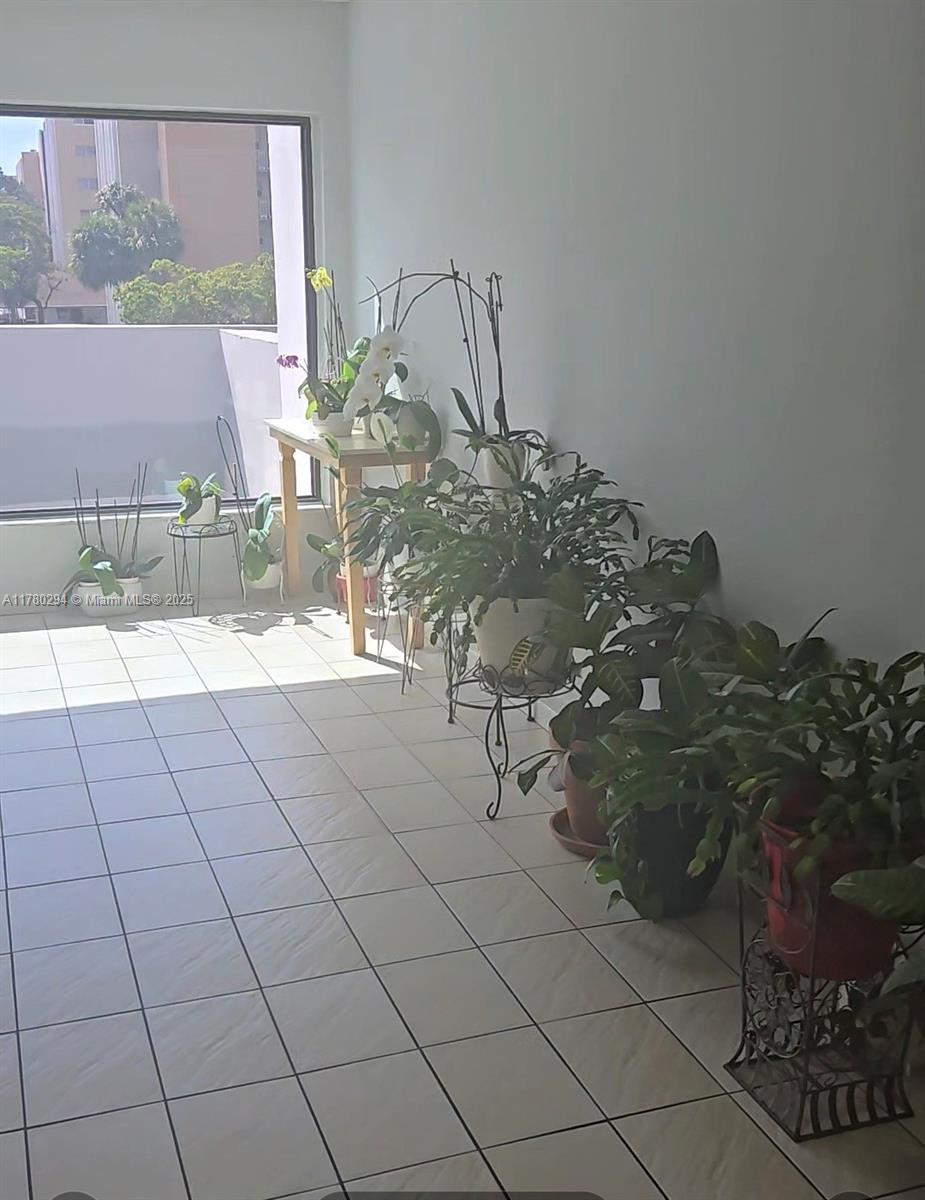 HALLANDALE GARDENS CONDO - Residential