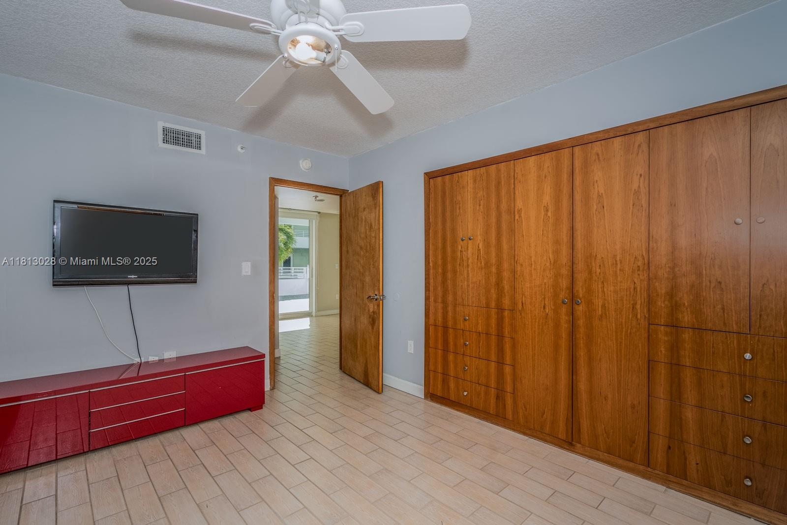 ROND POINT CONDO - Residential Lease