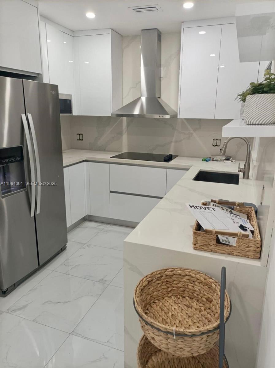 LE JEUNE MANORS - Residential Lease