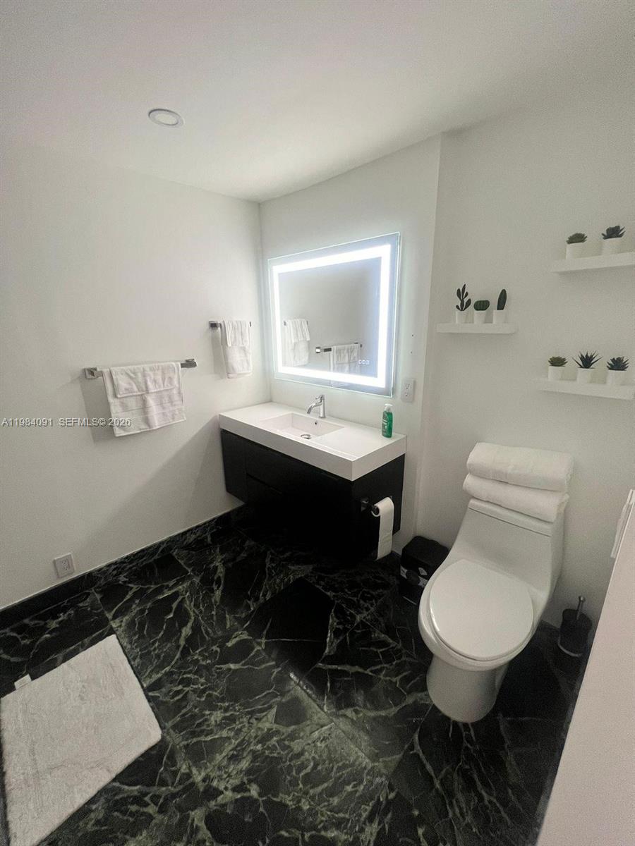 LE JEUNE MANORS - Residential Lease