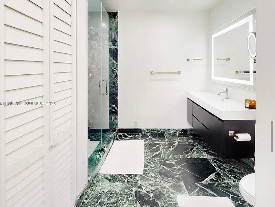 LE JEUNE MANORS - Residential Lease