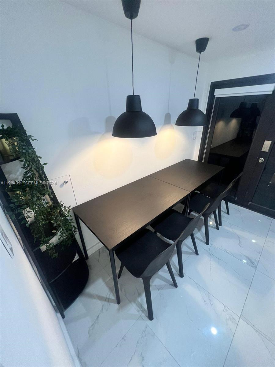 LE JEUNE MANORS - Residential Lease