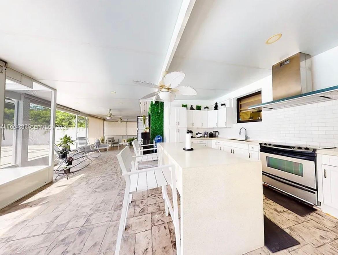 LE JEUNE MANORS - Residential Lease