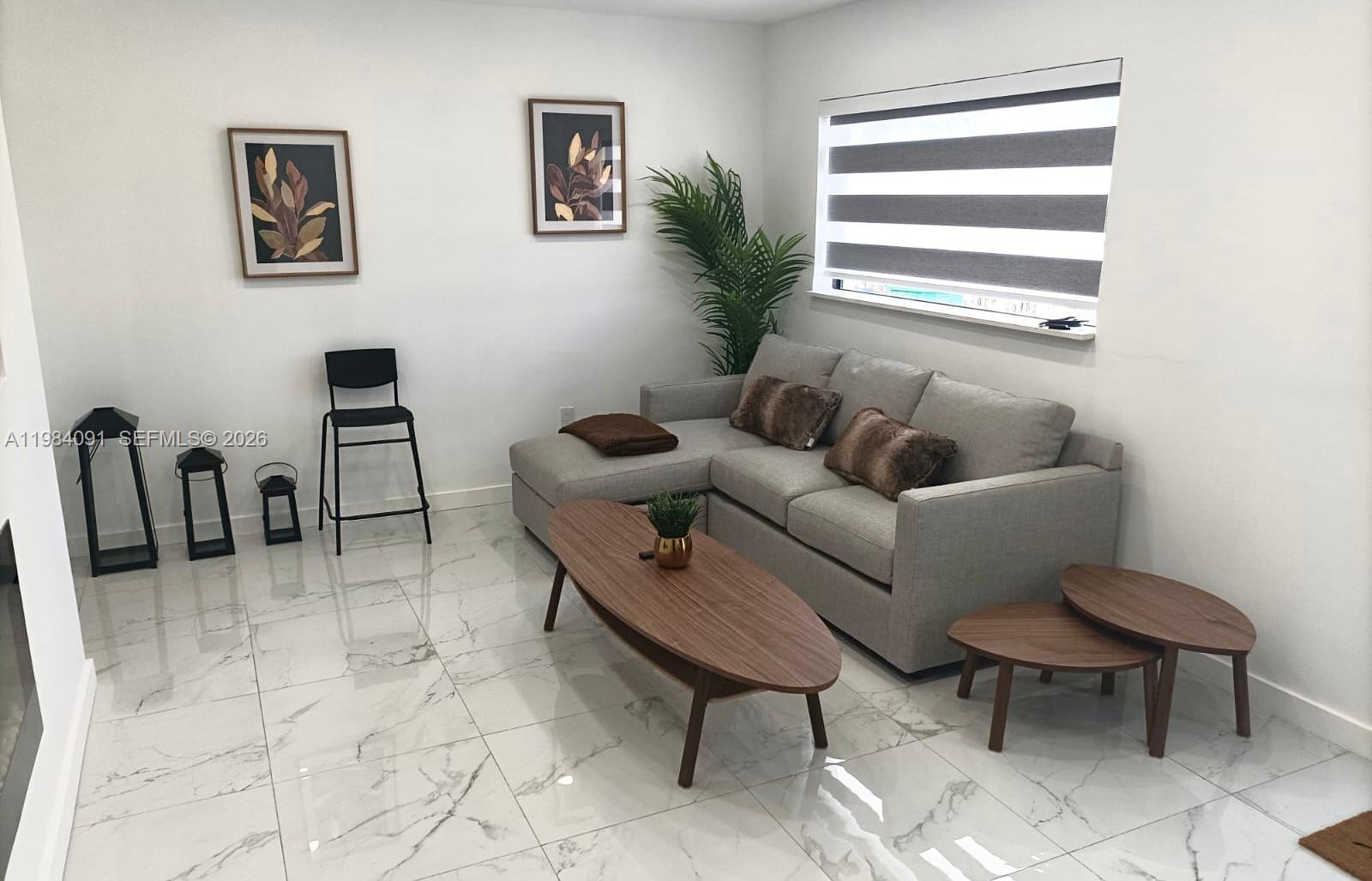 LE JEUNE MANORS - Residential Lease