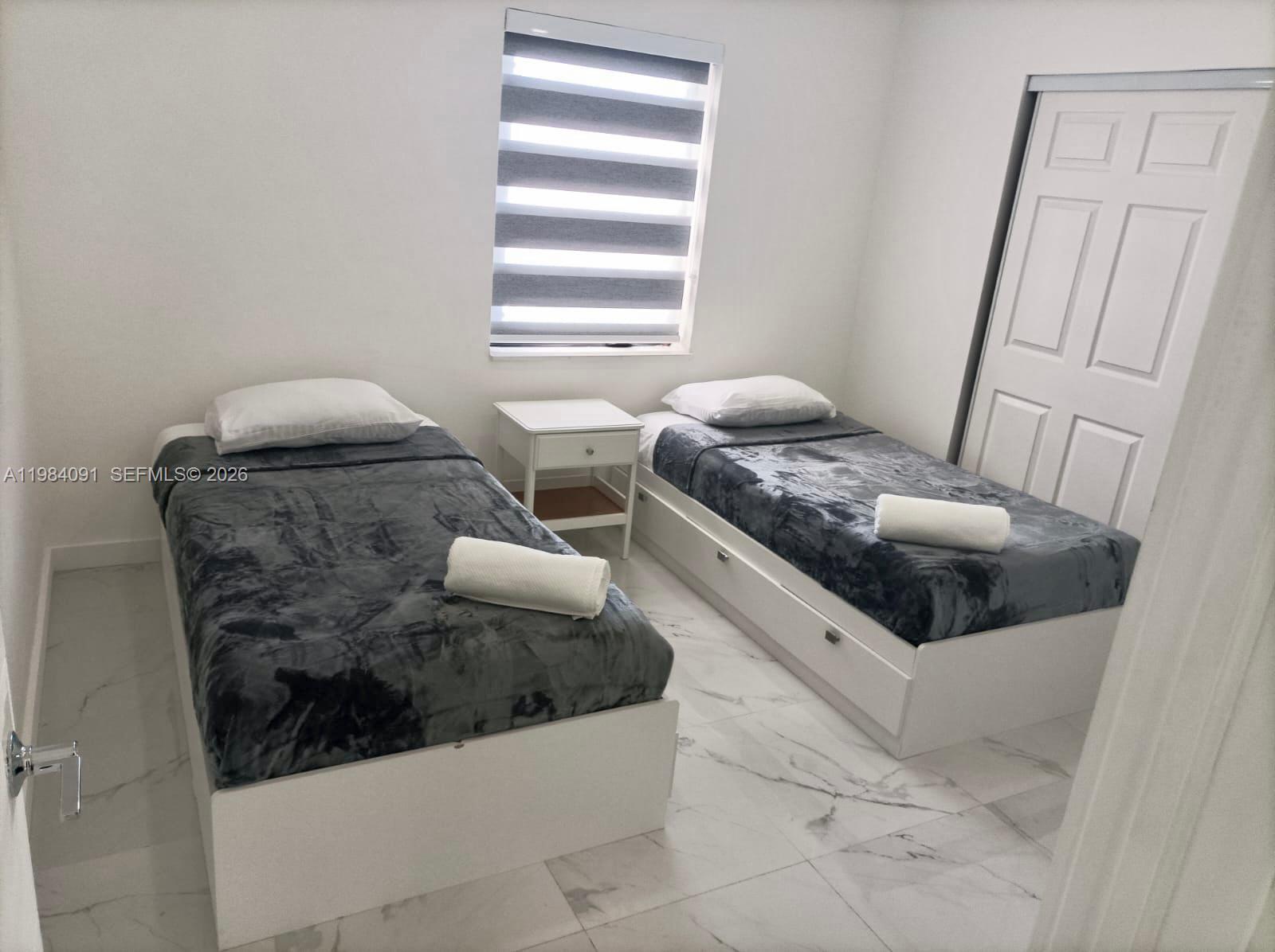 LE JEUNE MANORS - Residential Lease