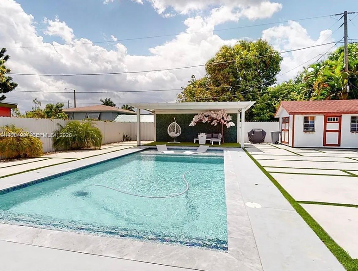 LE JEUNE MANORS - Residential Lease