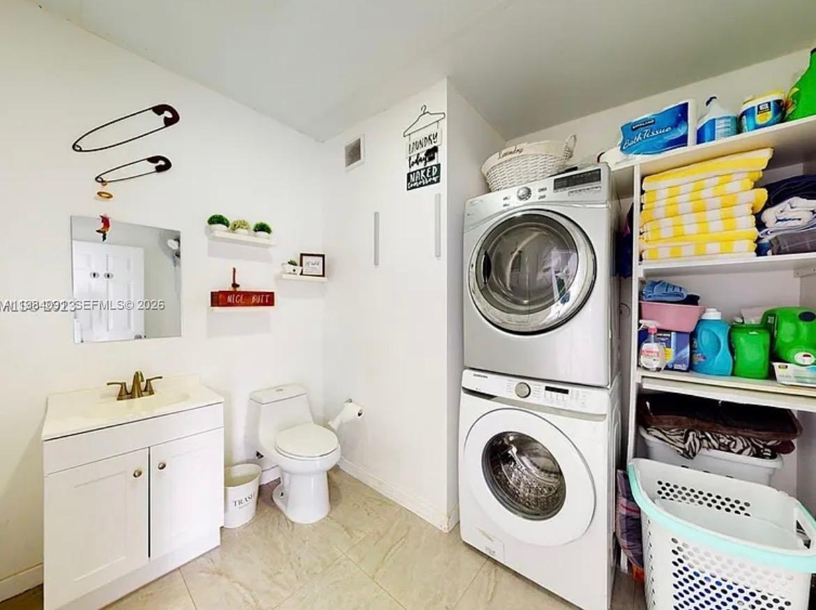 LE JEUNE MANORS - Residential Lease