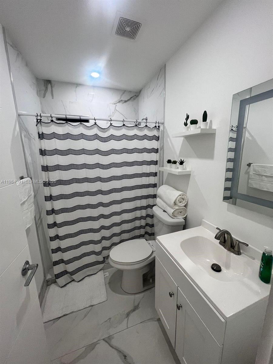 LE JEUNE MANORS - Residential Lease