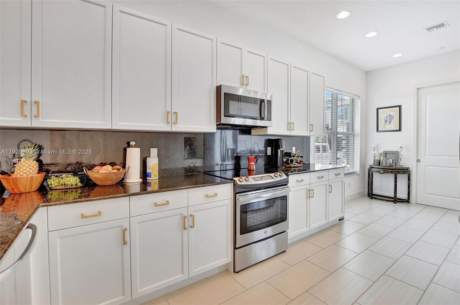 POINTE 100 CONDO - Residential Lease