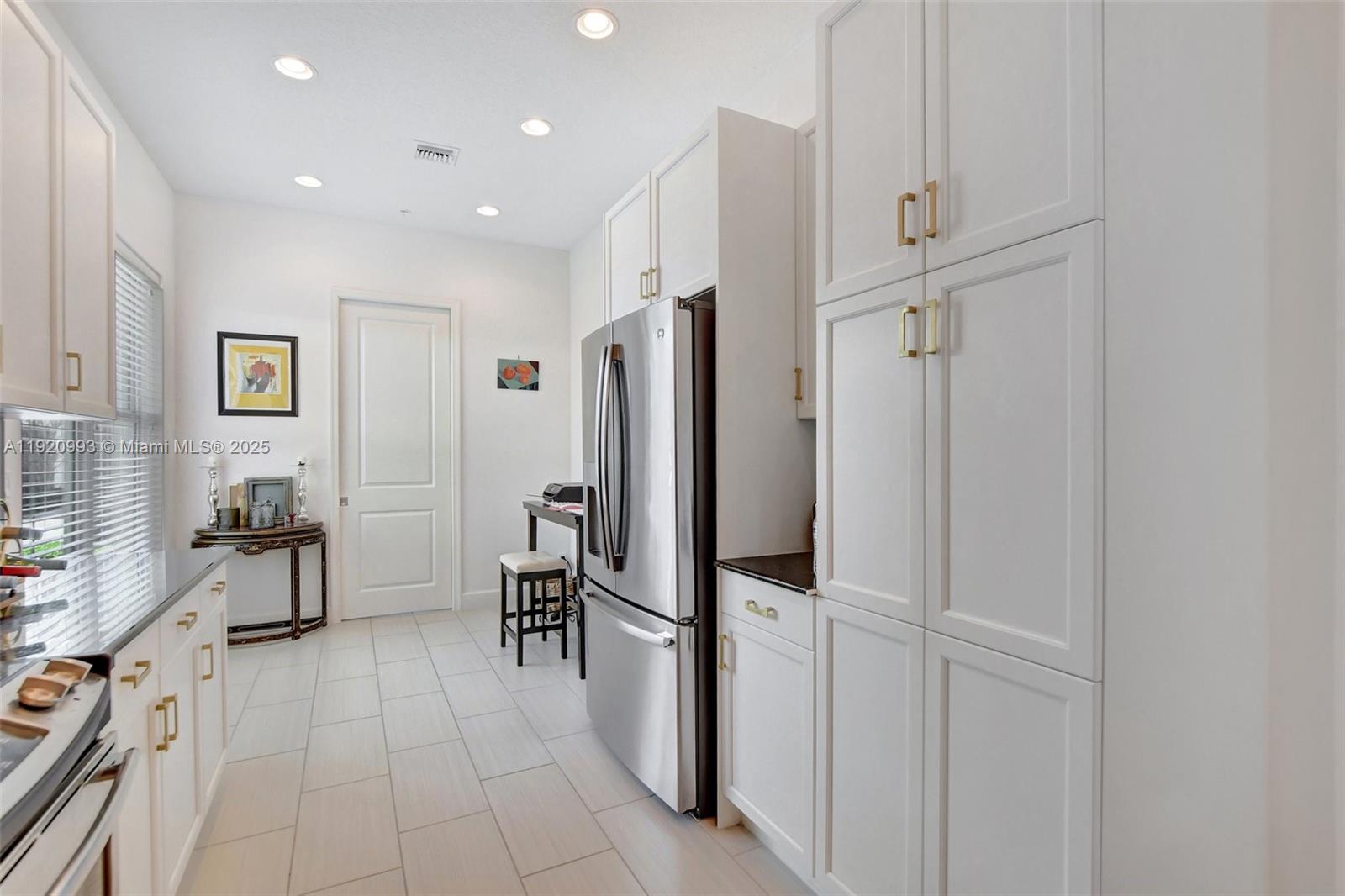 POINTE 100 CONDO - Residential Lease