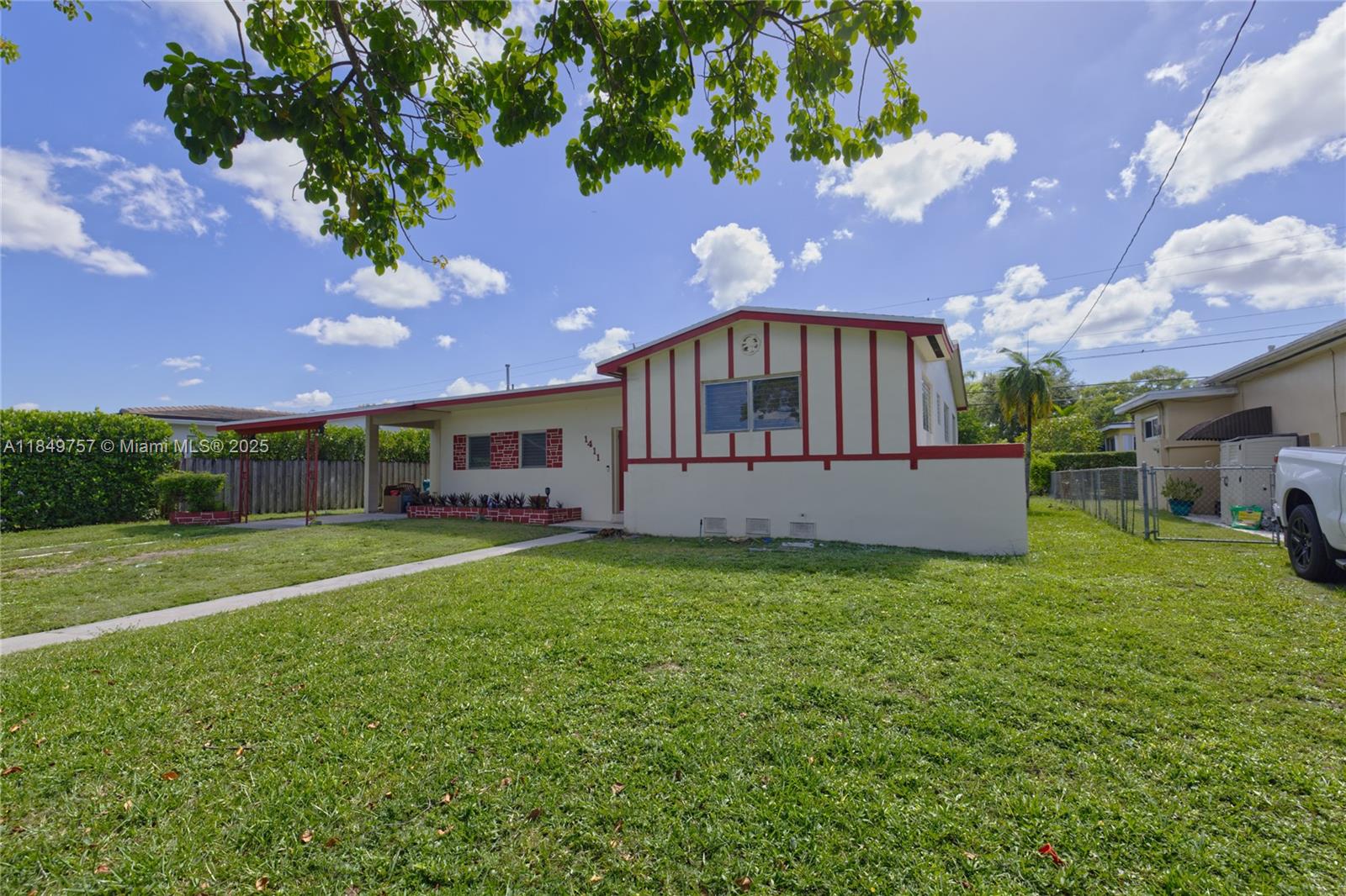 1411 SW 82nd Ct, Miami, FL, 33144/$835,000 2 1411 SW 82nd Ct