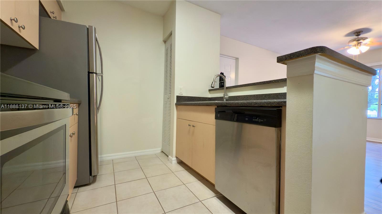 EMERALD ISLE AT LAGUNA LA - Residential Lease