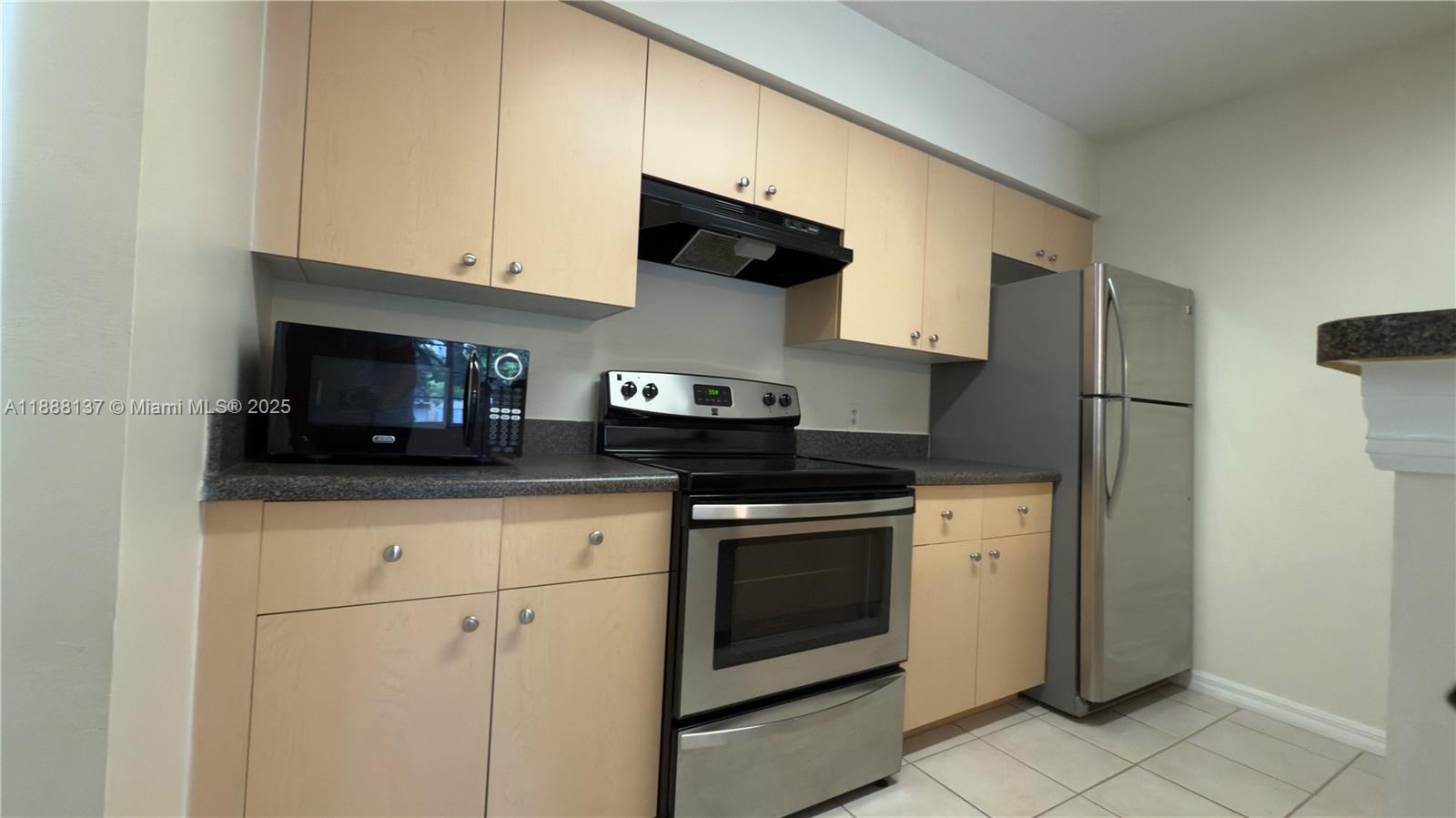 EMERALD ISLE AT LAGUNA LA - Residential Lease