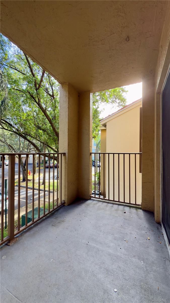 EMERALD ISLE AT LAGUNA LA - Residential Lease