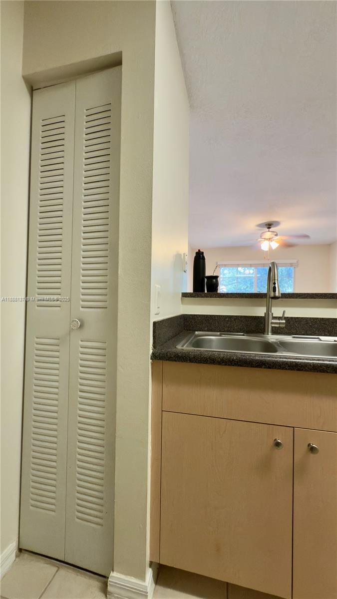 EMERALD ISLE AT LAGUNA LA - Residential Lease