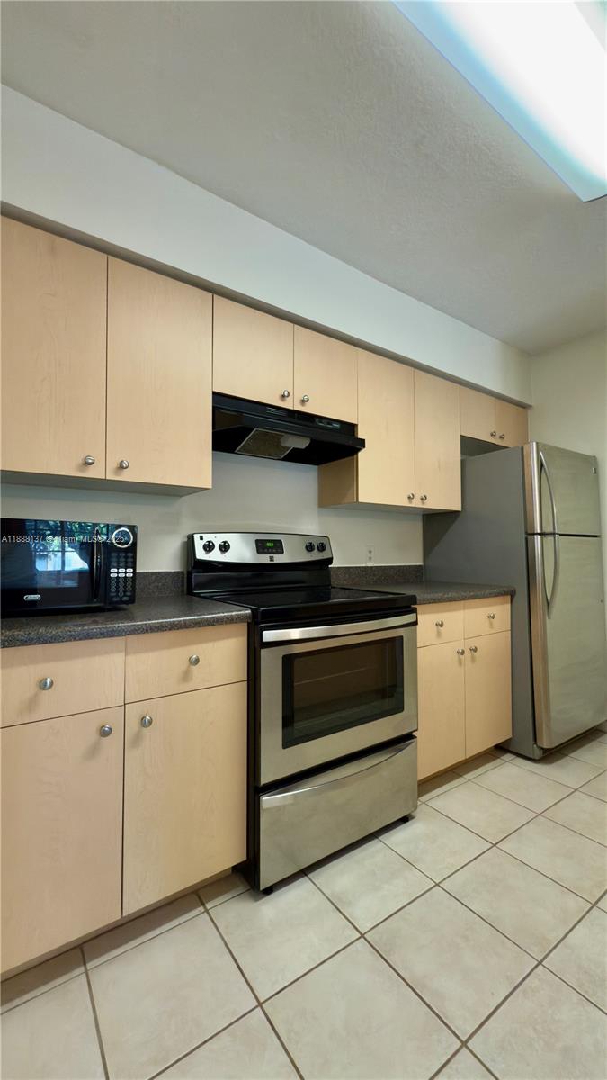 EMERALD ISLE AT LAGUNA LA - Residential Lease