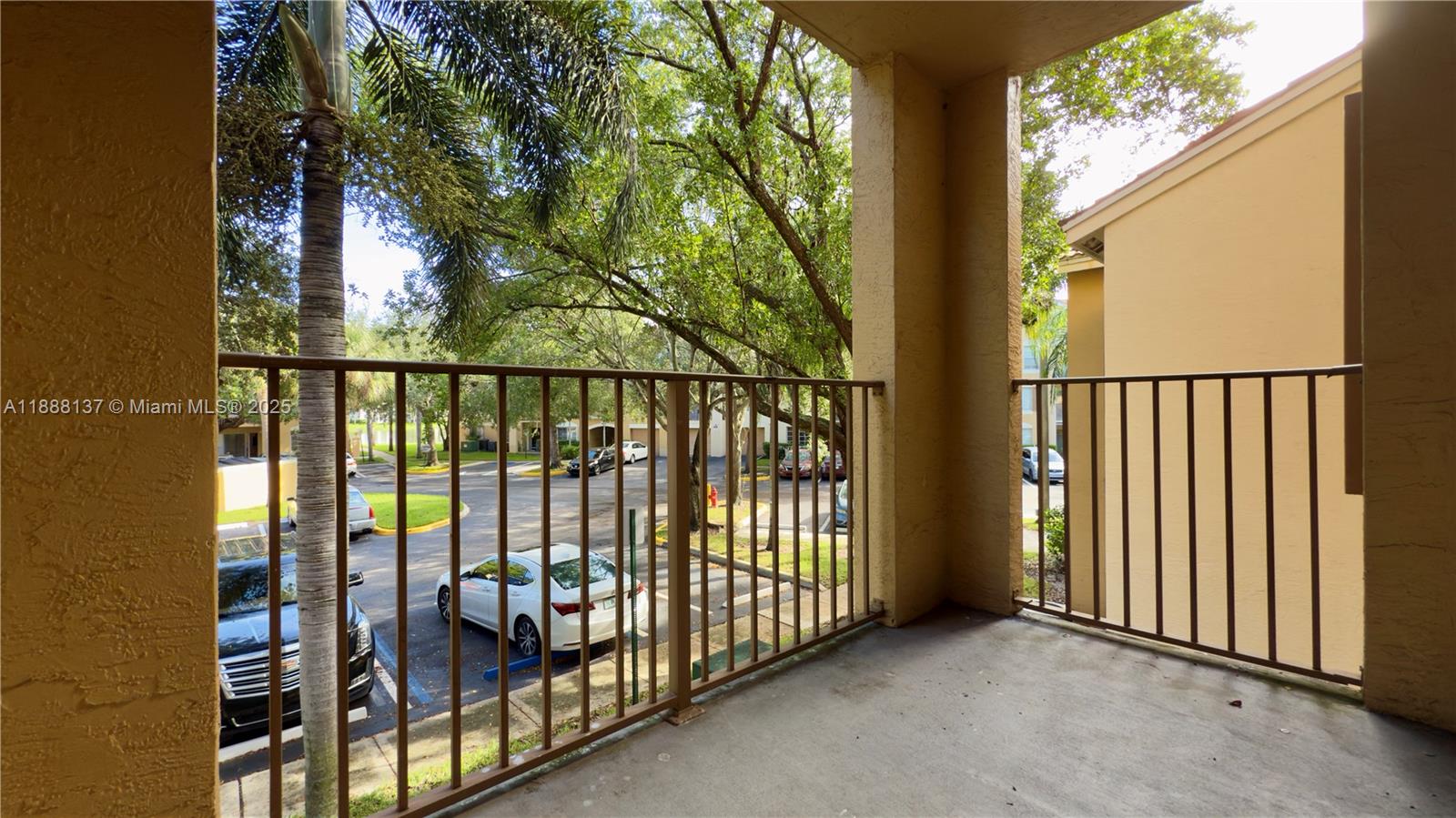 EMERALD ISLE AT LAGUNA LA - Residential Lease