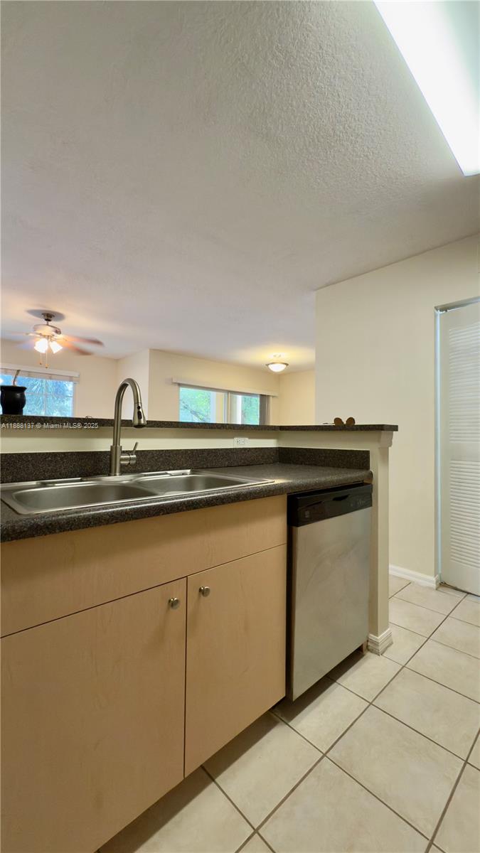 EMERALD ISLE AT LAGUNA LA - Residential Lease