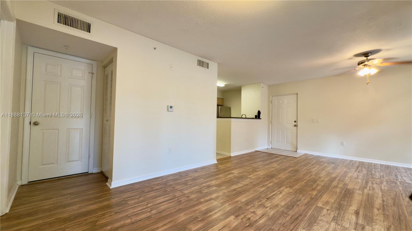 EMERALD ISLE AT LAGUNA LA - Residential Lease