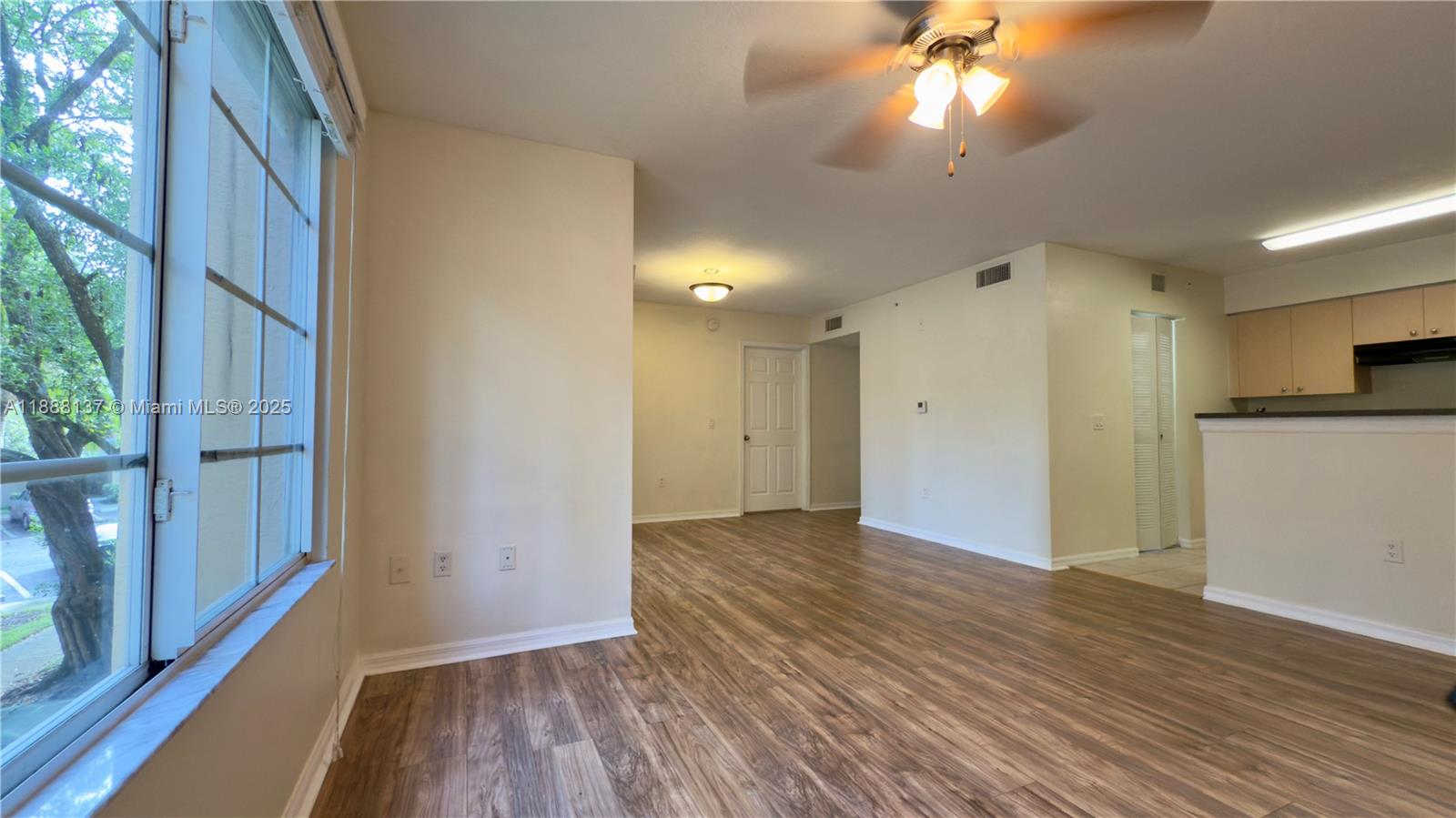 EMERALD ISLE AT LAGUNA LA - Residential Lease