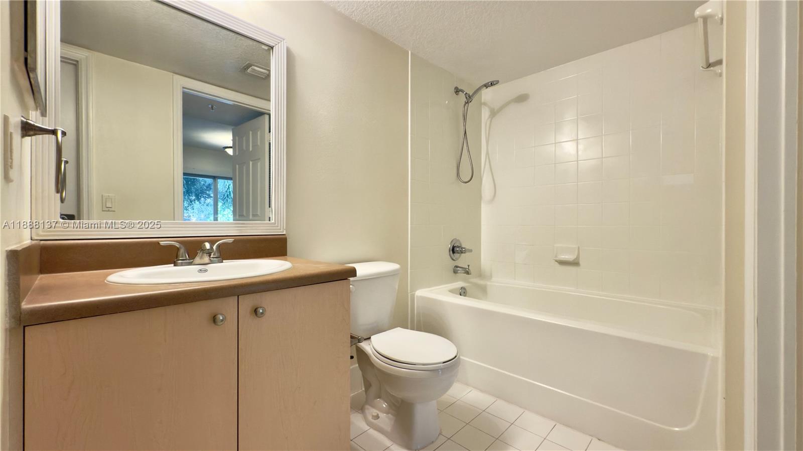 EMERALD ISLE AT LAGUNA LA - Residential Lease