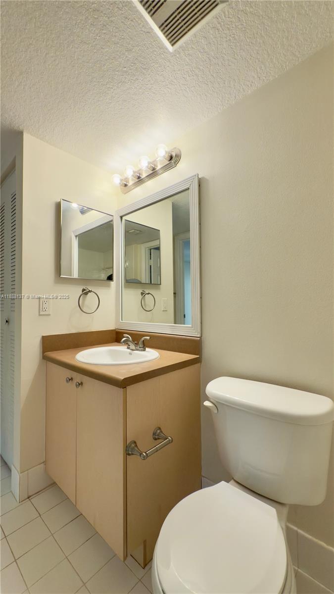 EMERALD ISLE AT LAGUNA LA - Residential Lease