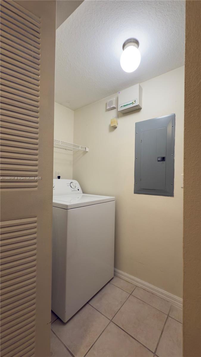 EMERALD ISLE AT LAGUNA LA - Residential Lease