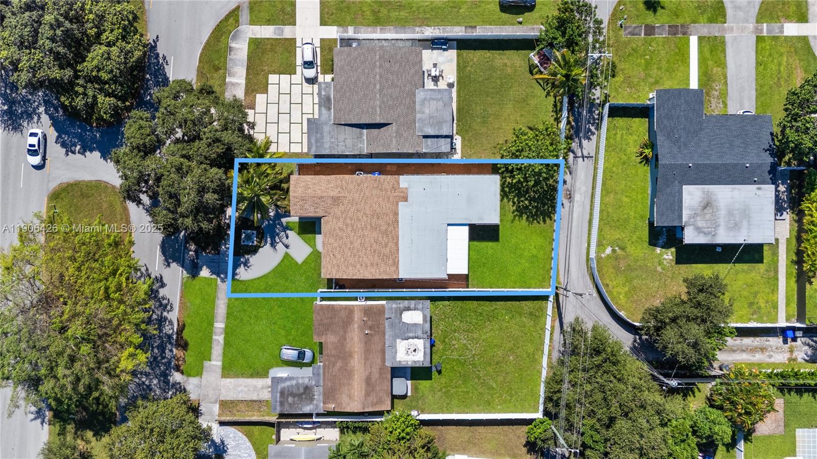 HOLLYWOOD HILLS - Residential