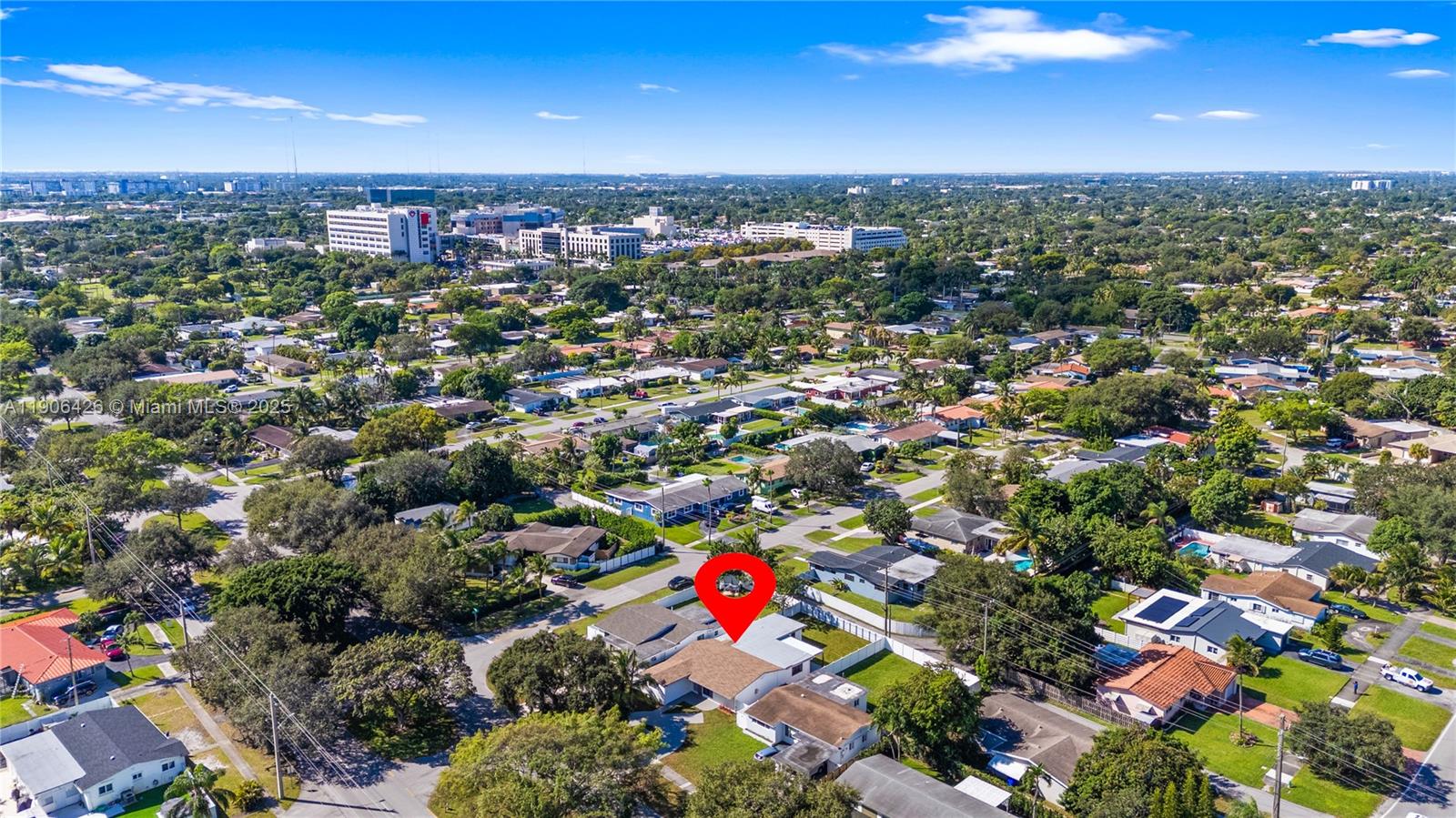 HOLLYWOOD HILLS - Residential